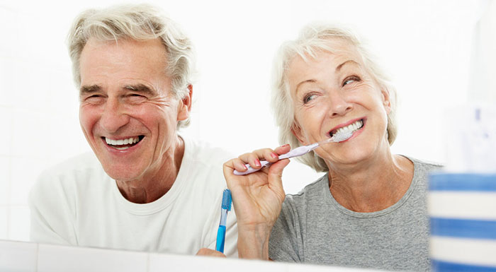 آموزش مراقبت از لثه برای سالمندان